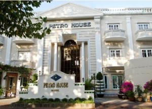 Khách sạn Petro House