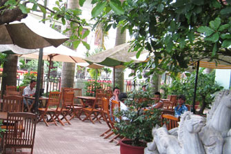 Khách sạn Bé Châu Giang