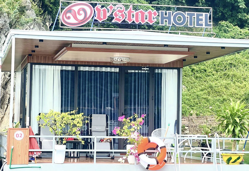 V'Star Hotel - Khách sạn nổi ở Lòng hồ Thủy điện Hòa Bình