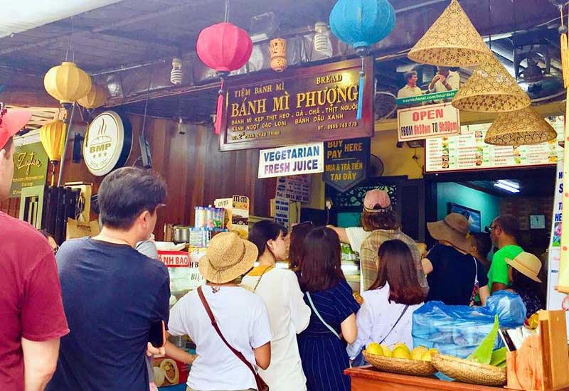 Tiệm Bánh Mì Phượng