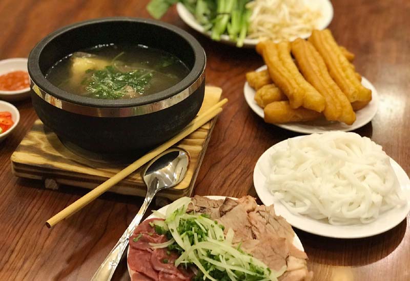 Phở Phên - Phở Bát Đá làm bánh phở thủ công ngay tại Ngã 3 Thạch Lỗi, Sóc Sơn