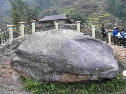 Bãi đá cổ Nấm Dẩn Hà Giang