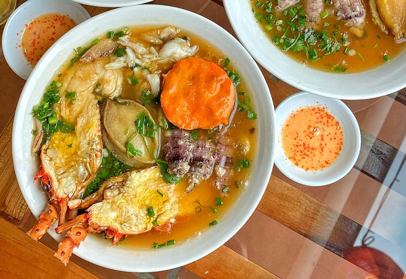 Bánh Canh Minh Thư - Quán bánh canh Ghẹ, Tôm hùm, Bào ngư, Chả mai ở 70 Trần Hưng Đạo, Phú Quốc