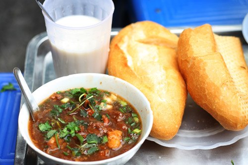 Bánh mì sốt vang Cửa Nam