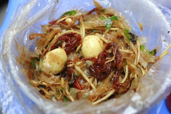 Bánh tráng trộn phố Hàng Tre