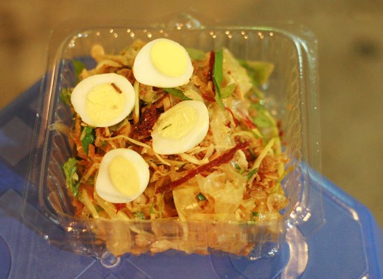 Bánh tráng trộn phố Hàng Trống