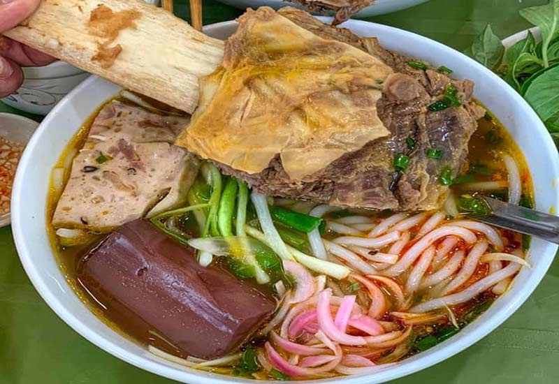 Bún Bò Huế 999 - Quán bún bò huế sườn cây ở 43 Dịch Vọng Hậu, Cầu Giấy, Hà Nội