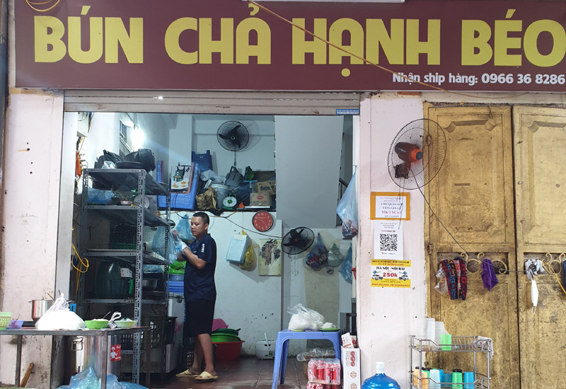 Bún Chả Hạnh Béo - Quán bún chả bình dân gần phố Trung Hòa, Hà Nội
