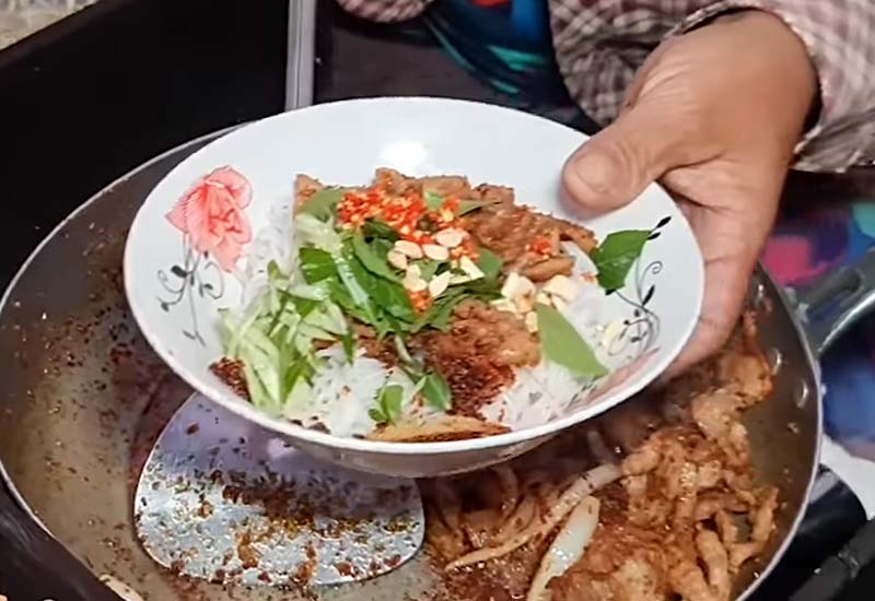 Bún Thịt Xào Chợ nổi Long Xuyên