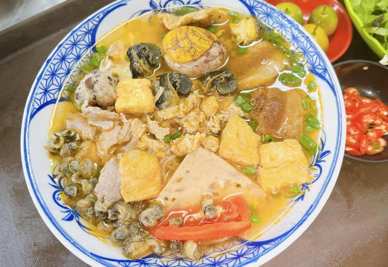 Bún Riêu Cua Đạt Béo - Quán bún riêu tóp mỡ ở Cổng chợ Quang Trung, thành phố Thái Bình