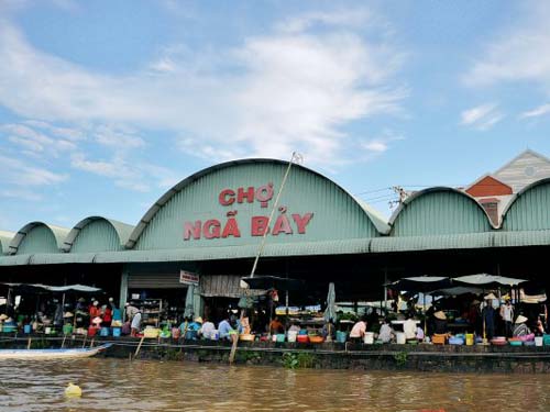Chợ nổi Ngã Bảy Hậu Giang