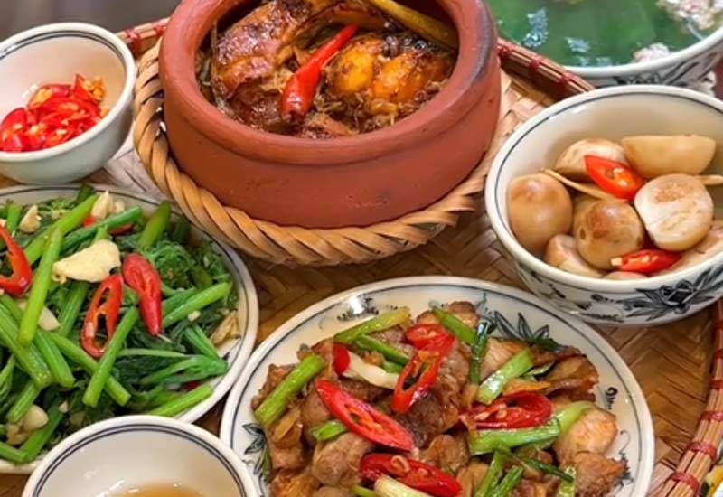 Cơm Quấn - Vị quê mẹ nấu ở 75A Phố Tuệ Tĩnh, Hà Nội