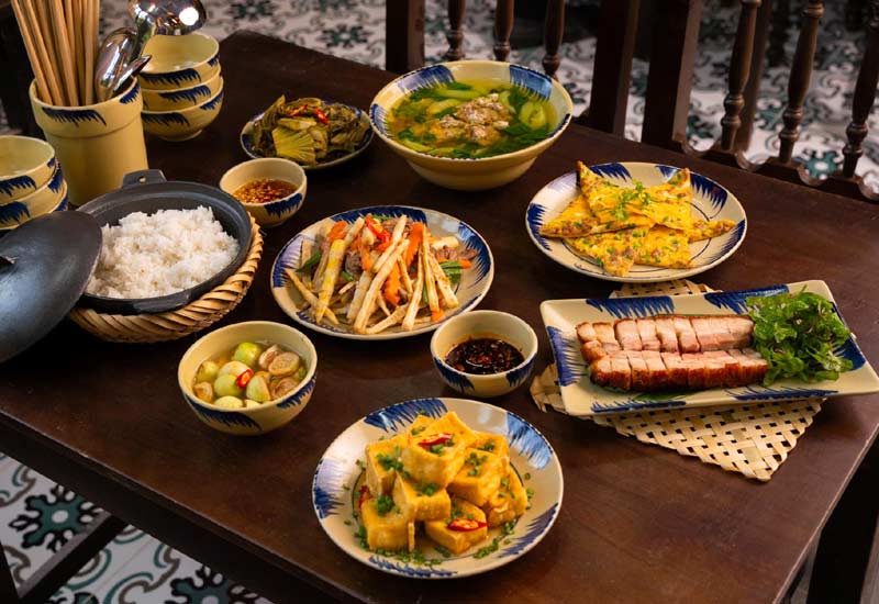 Tiệm Cơm Bầm Thu - Nét đẹp văn hóa ẩm thực Việt ở 66 Nguyên Hồng, Đống Đa, Hà Nội