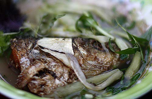 Đầu cá rán Hà Nội