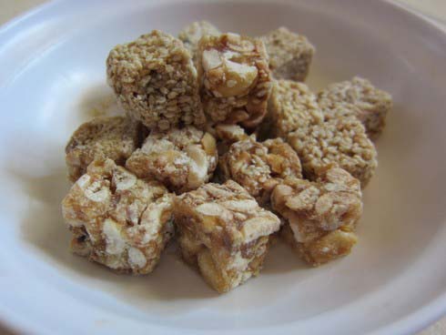 Kẹo lạc vừng Hà Nội