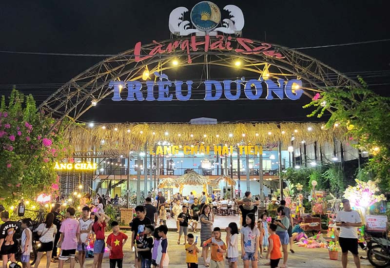 Nhà hàng Làng Chài Hải Tiến - Buffet Hải Sản tại 19 Đường 40m, Khu du lịch biển Hải Tiến