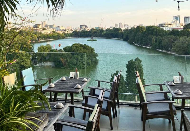 Lẩu Cầu Gỗ - Nhà hàng view toàn cảnh hồ Hoàn Kiếm tại 09 Đinh Tiên Hoàng, Hà Nội