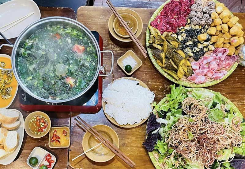 Ốc Bà Đằng - Quán ốc nổi tiếng tại 16 Hàng Bún, Hà Nội