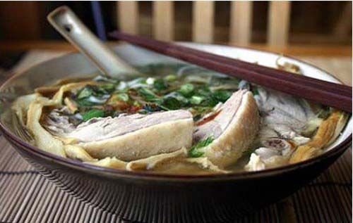 Măng chua nấu thịt gà Hòa Bình
