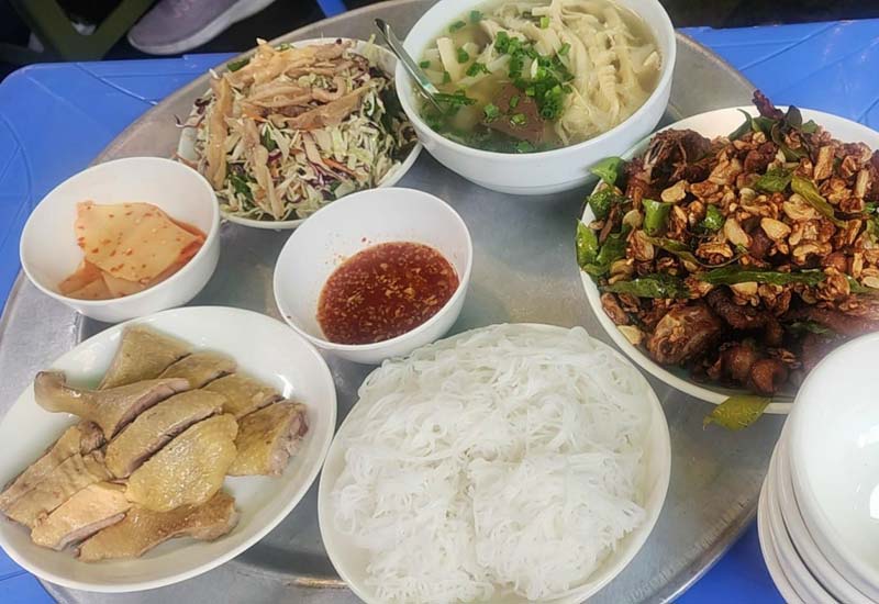 Ngan Ngon Trâm - Ngan cháy tỏi Quán Gốc ở 42 Hàng Nón, Hà Nội