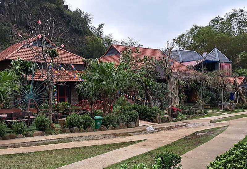 Nhà Hàng Hang Hiêm - Ẩm thực Tây Bắc tại thị trấn Ba Hàng Đồi, Hòa Bình
