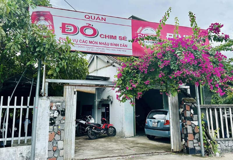 Quán Đỏ - Quán sườn nướng, lẩu gà nấu é măng tươi ở xã Hòa An, Phú Hòa, Phú Yên
