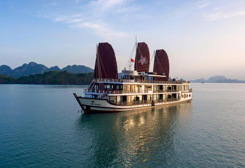 Du thuyền Hạ Long sang trọng cho những ai thích nghỉ dưỡng