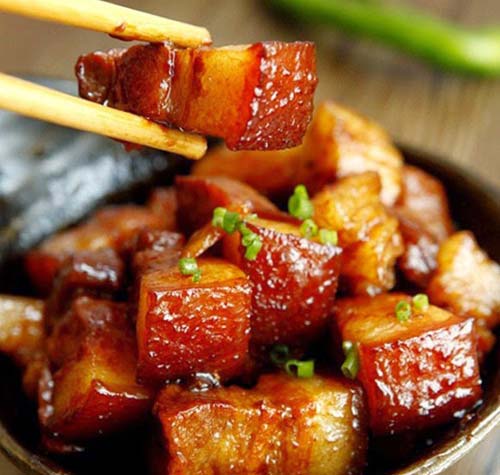Thịt mắm cơm đỏ của người Tày ở Lục Yên