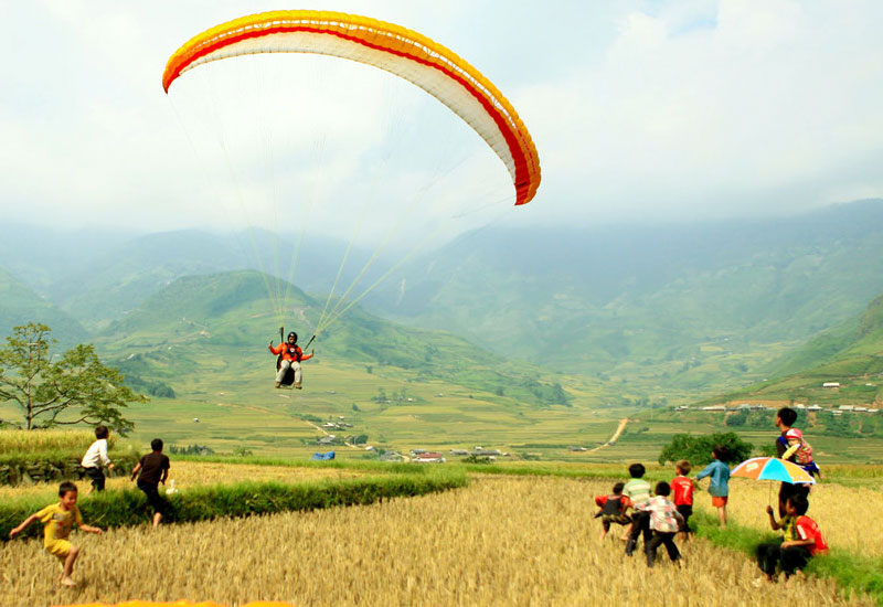 Liên hoan dù lượn BAY TRÊN MÙA VÀNG 2016