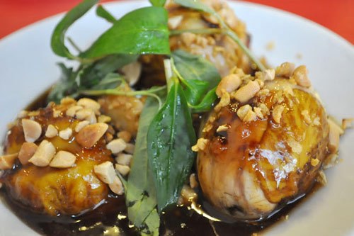 Trứng vịt lộn rang me Hà Nội